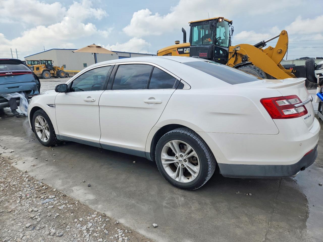 2013 Ford Taurus Sel - Image 2