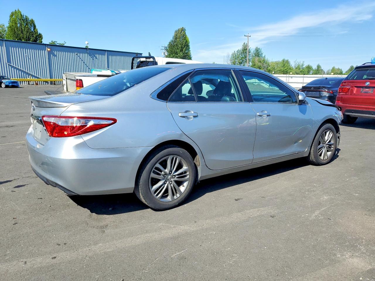 2016 Toyota Camry Se - Фото 3