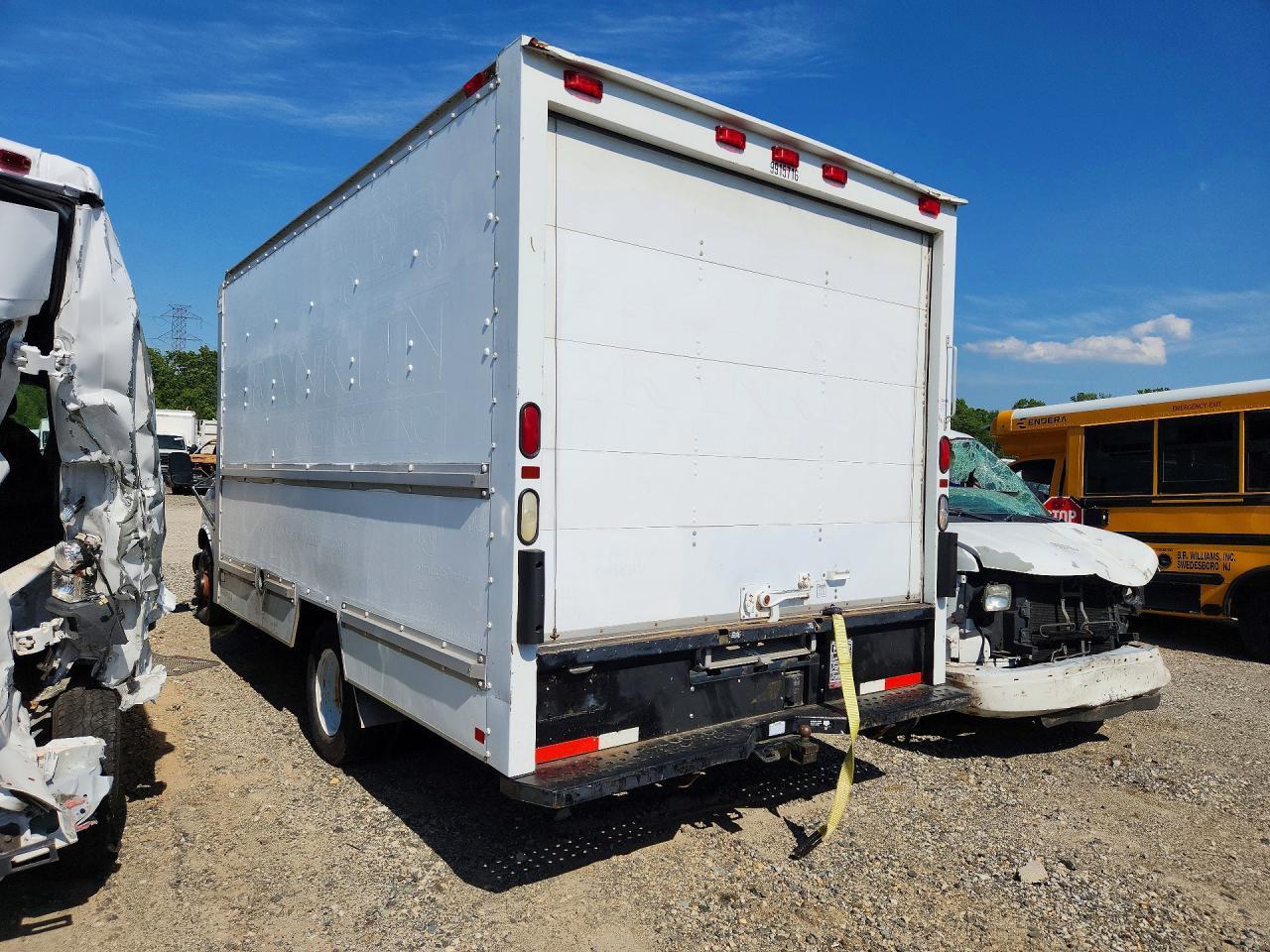 2001 GMC Savana - Box Truck - Image 2