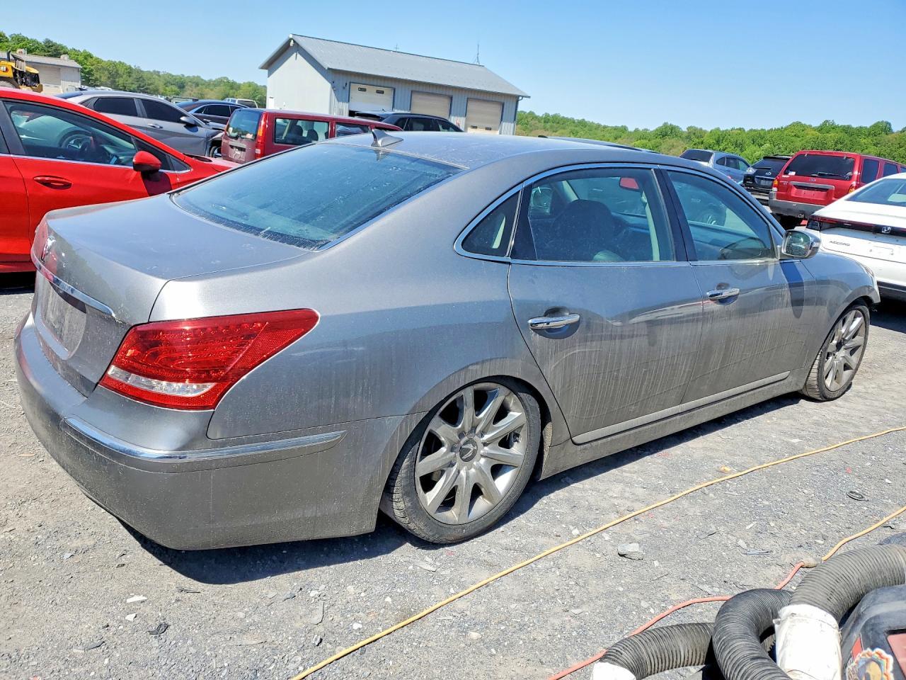 2013 Hyundai Equus Signature - Image 3