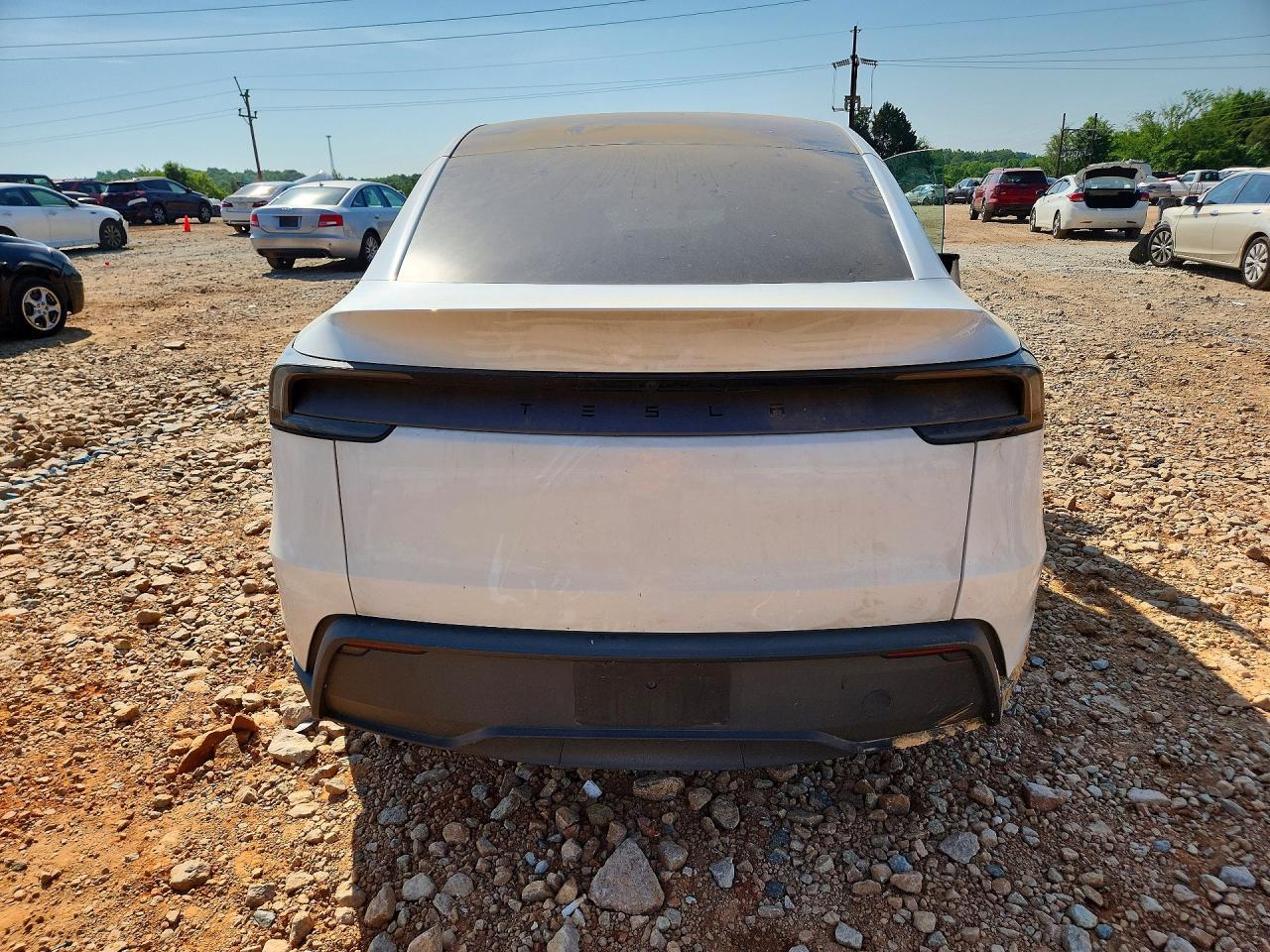 2026 Tesla Model Y - Фото 6