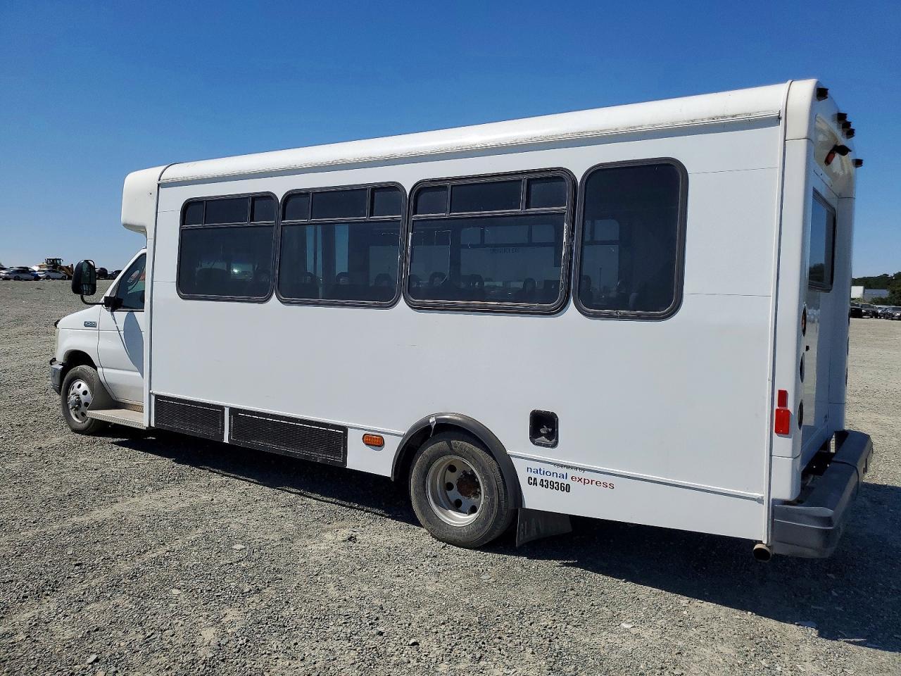 2008 Ford Econoline E450 Super Duty Cutaway Van - Фото 3