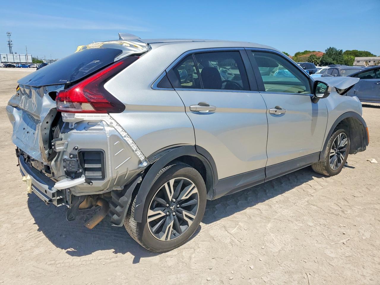 2024 Mitsubishi Eclipse Cross Se - Image 3