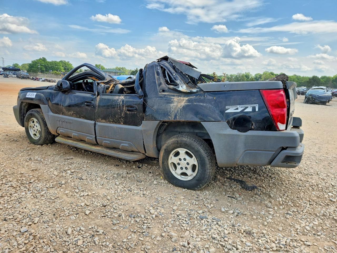 2002 Chevrolet Avalanche K1500 - Image 2