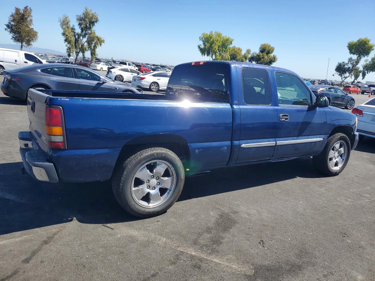 2004 GMC New Sierra C1500 - Фото 3