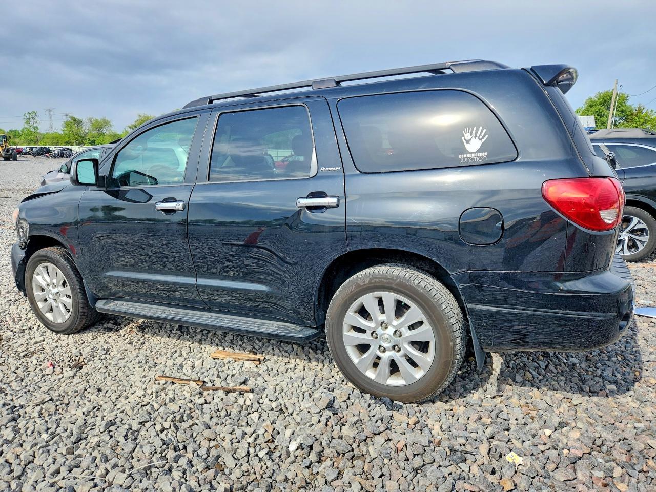 2013 Toyota Sequoia Platinum - Image 2