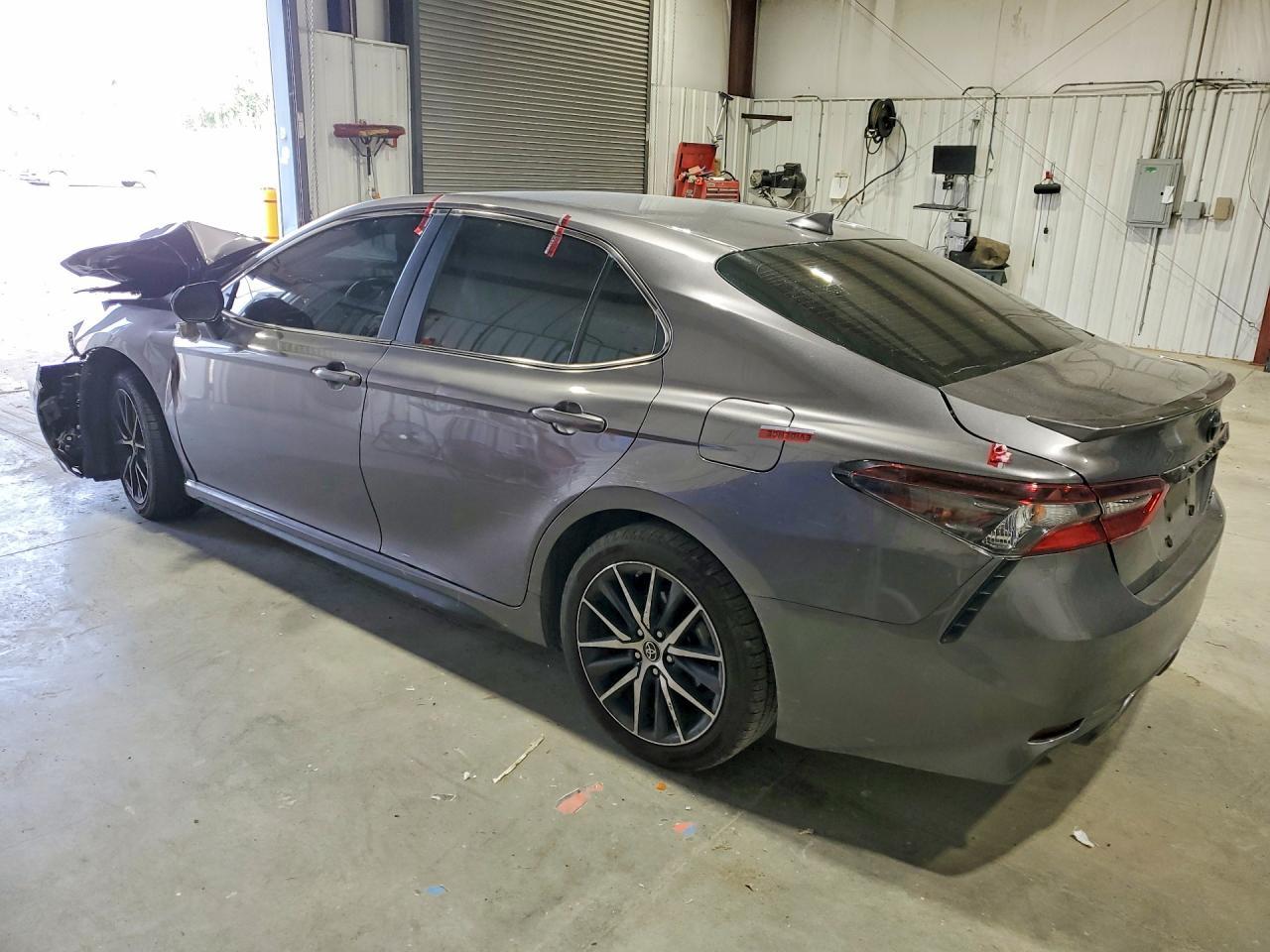 2023 Toyota Camry Se - Image 2
