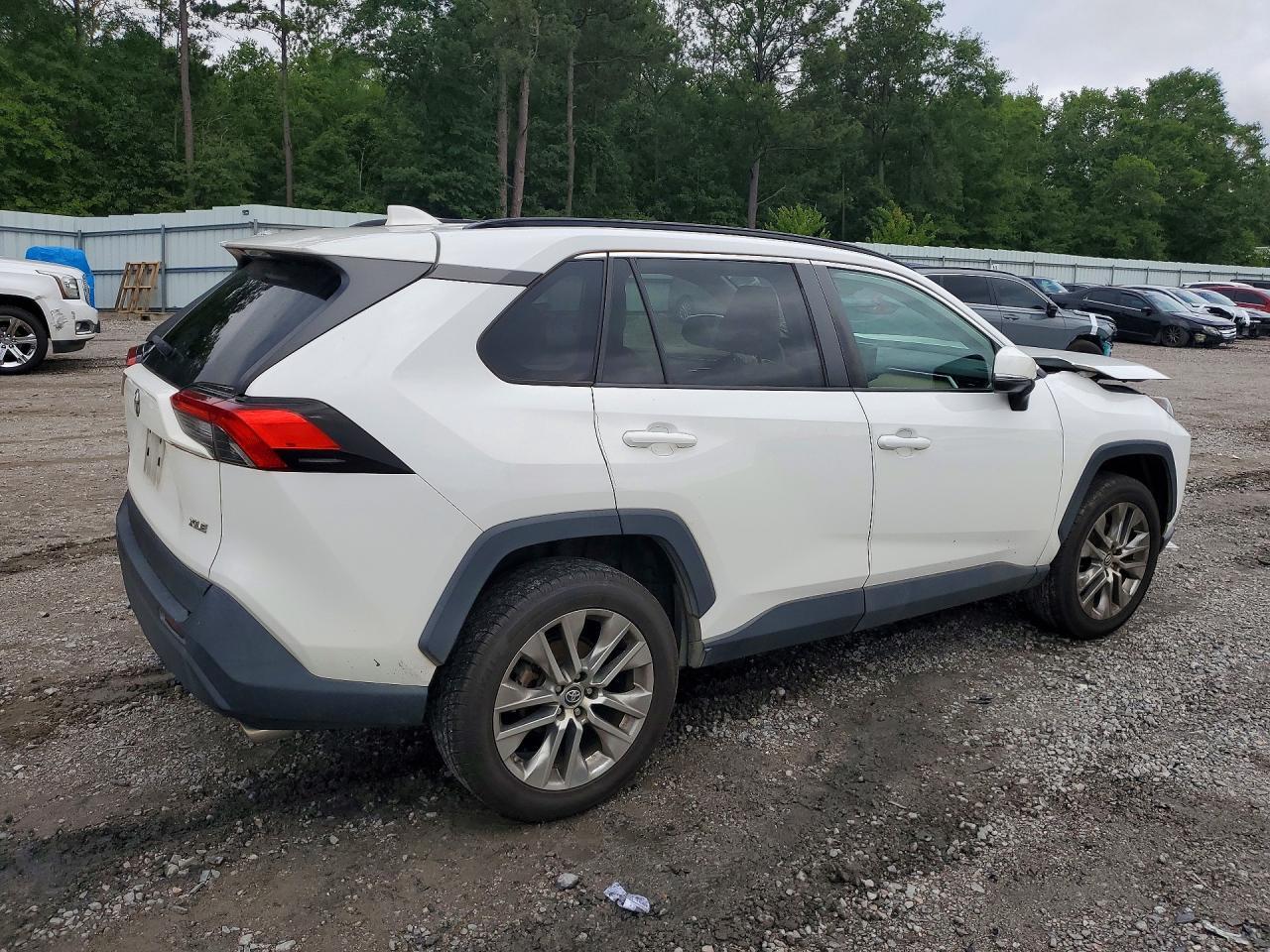 2019 Toyota Rav4 Xle Premium - Image 3