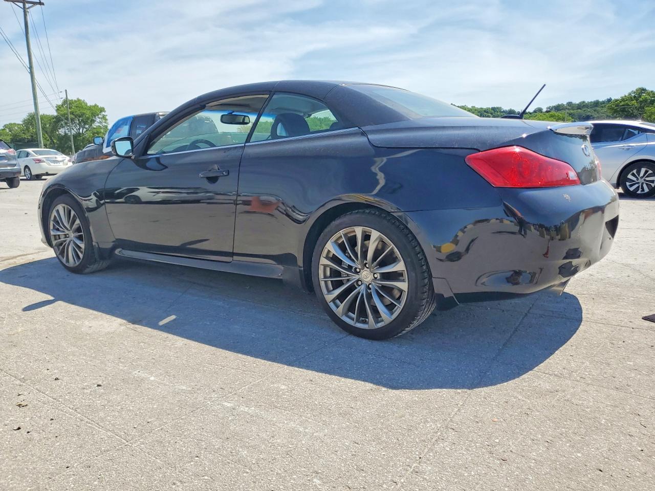 2011 Infiniti G37 Convertible Base - Image 2