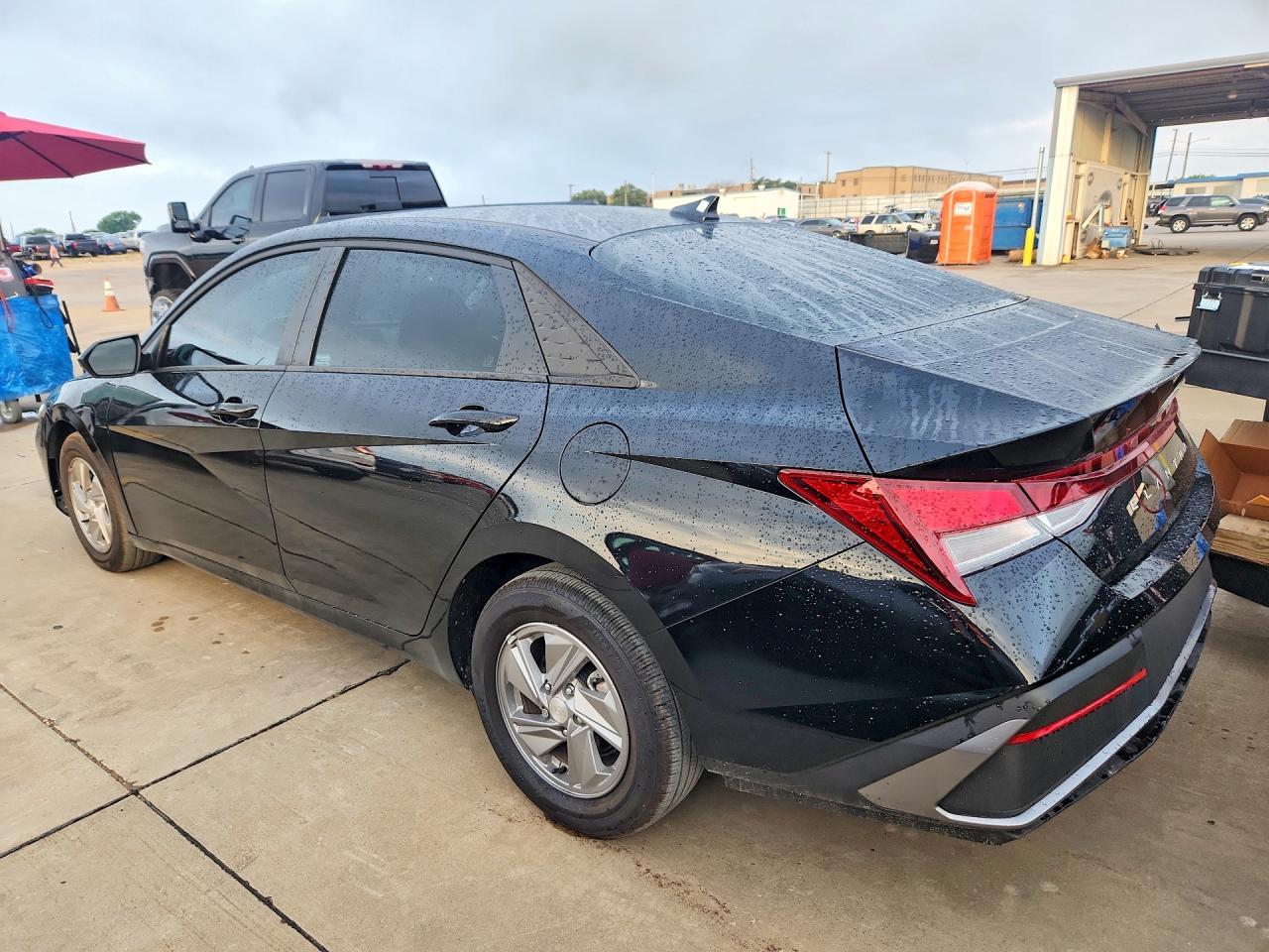 2025 Hyundai Elantra Se - Image 2