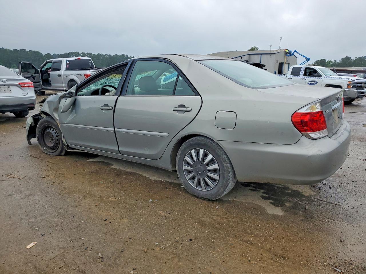 2005 Toyota Camry Le - Фото 2
