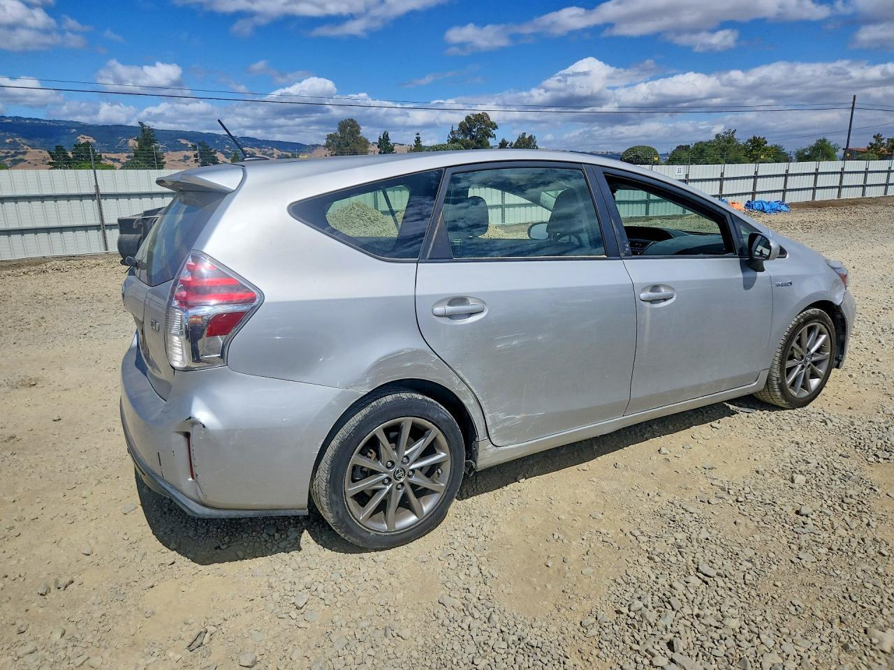 2016 Toyota Prius V Five - Фото 3