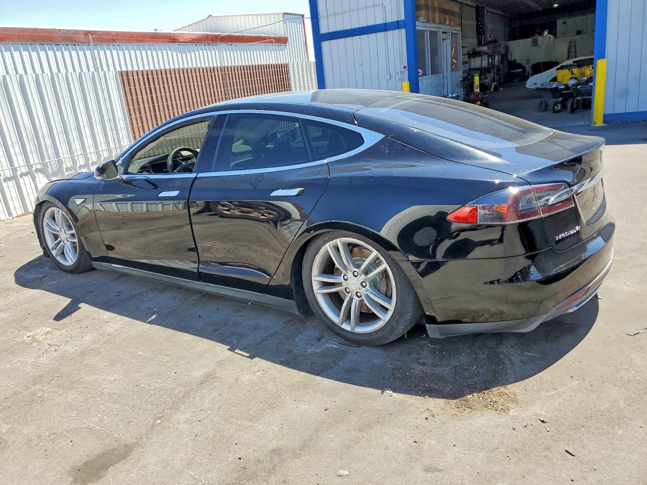 2013 Tesla Model S - Фото 2