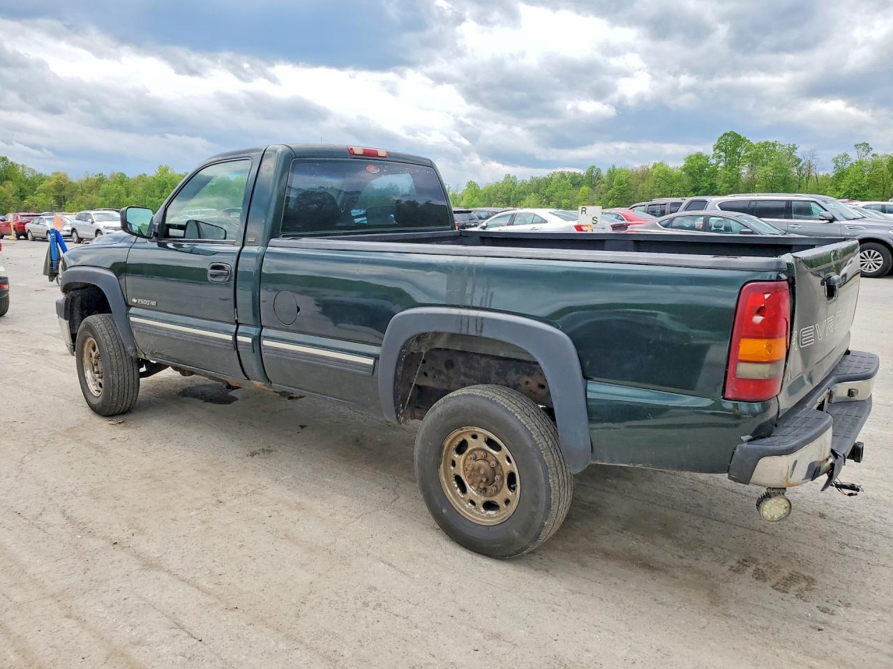 2001 Chevrolet Silverado K2500 Heavy Duty - Image 2