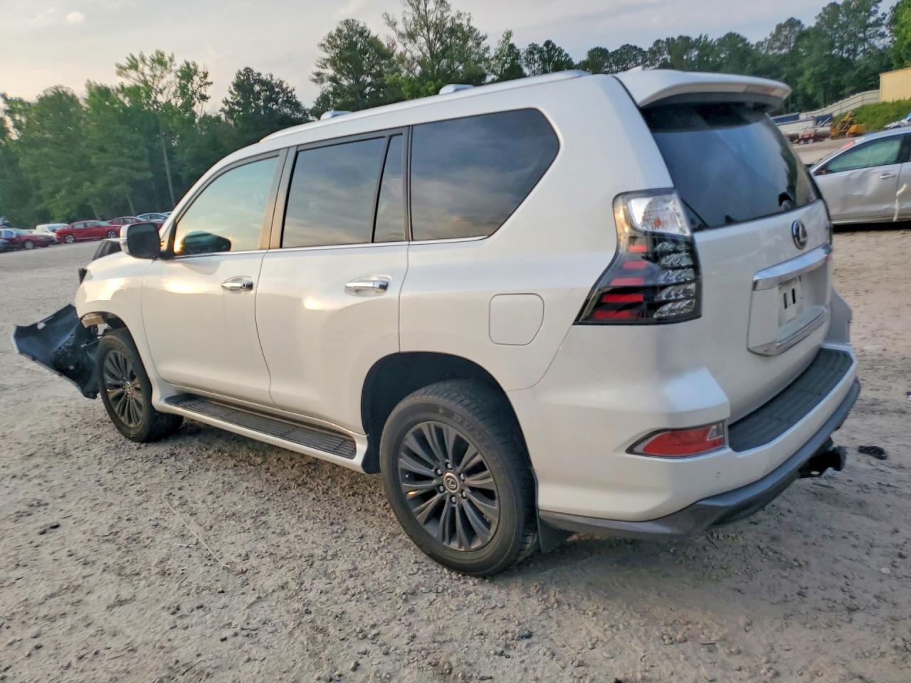 2023 Lexus Gx 460 - Image 2