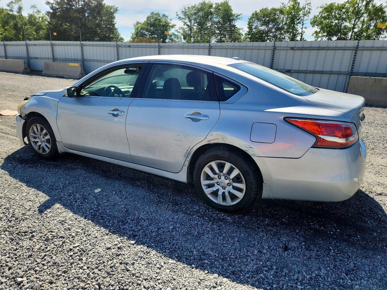 2014 Nissan Altima 2.5 S - Фото 2