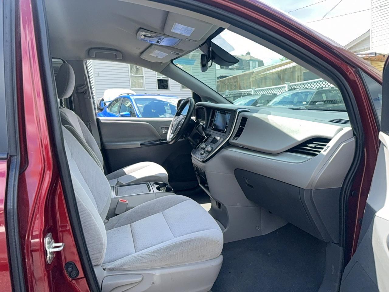 2020 Toyota Sienna Le 8-Passenger - Фото 5