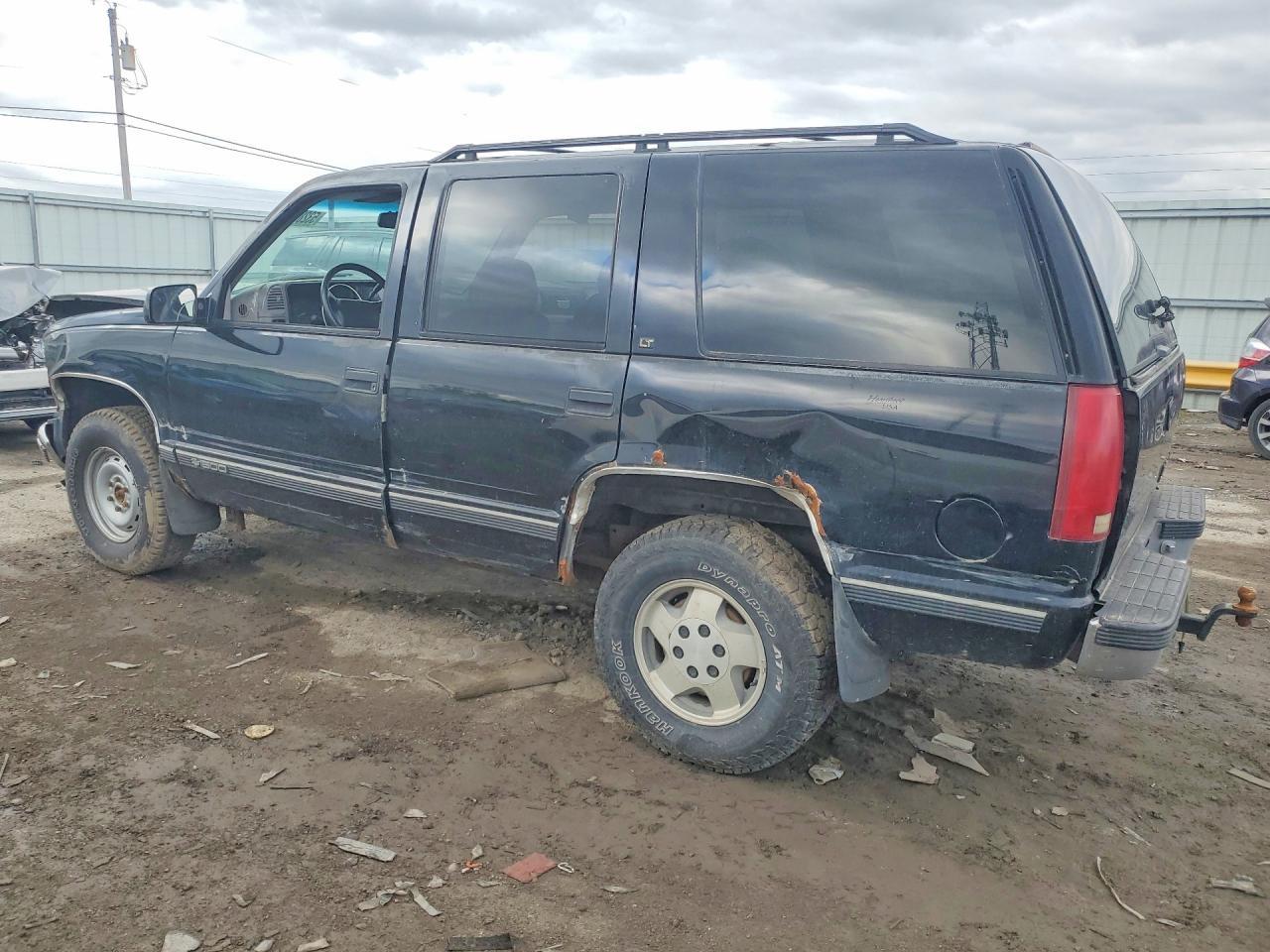 1995 Chevrolet Tahoe K1500 - Image 2