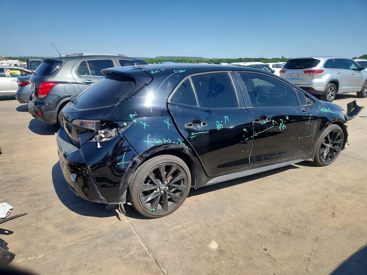 2022 Toyota Corolla Hatchback Se Nightshade Edition - Image 3