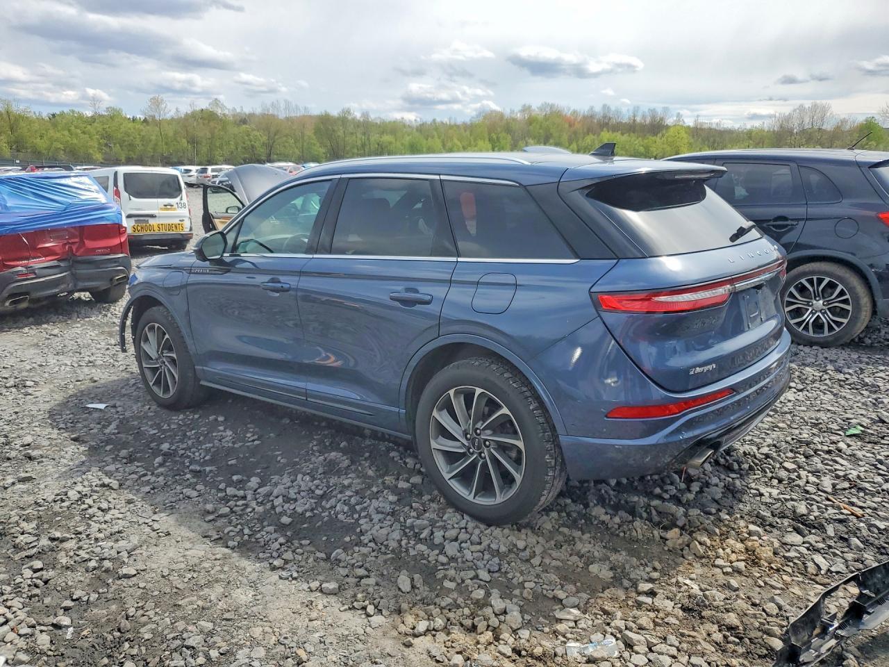 2022 Lincoln Corsair Grand Touring - Image 2