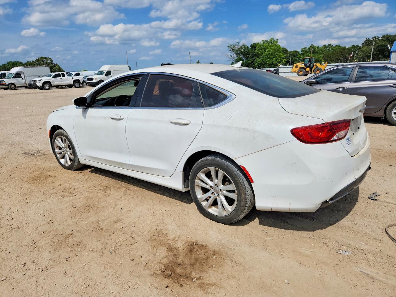 2016 Chrysler 200 Limited - Фото 2