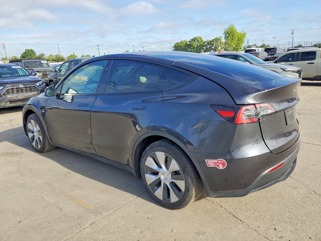 2024 Tesla Model Y - Фото 2