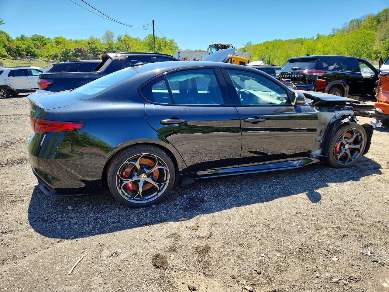 2023 Alfa Romeo Giulia Quadrifoglio - Фото 3