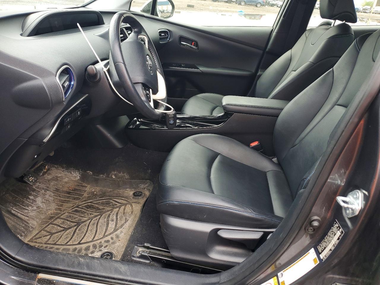 2017 Toyota Prius Three Touring - Image 7