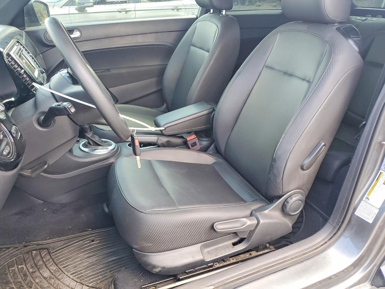 2017 Volkswagen Beetle 1.8T - Фото 7