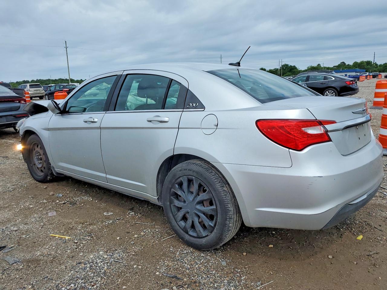 2012 Chrysler 200 Lx - Image 2