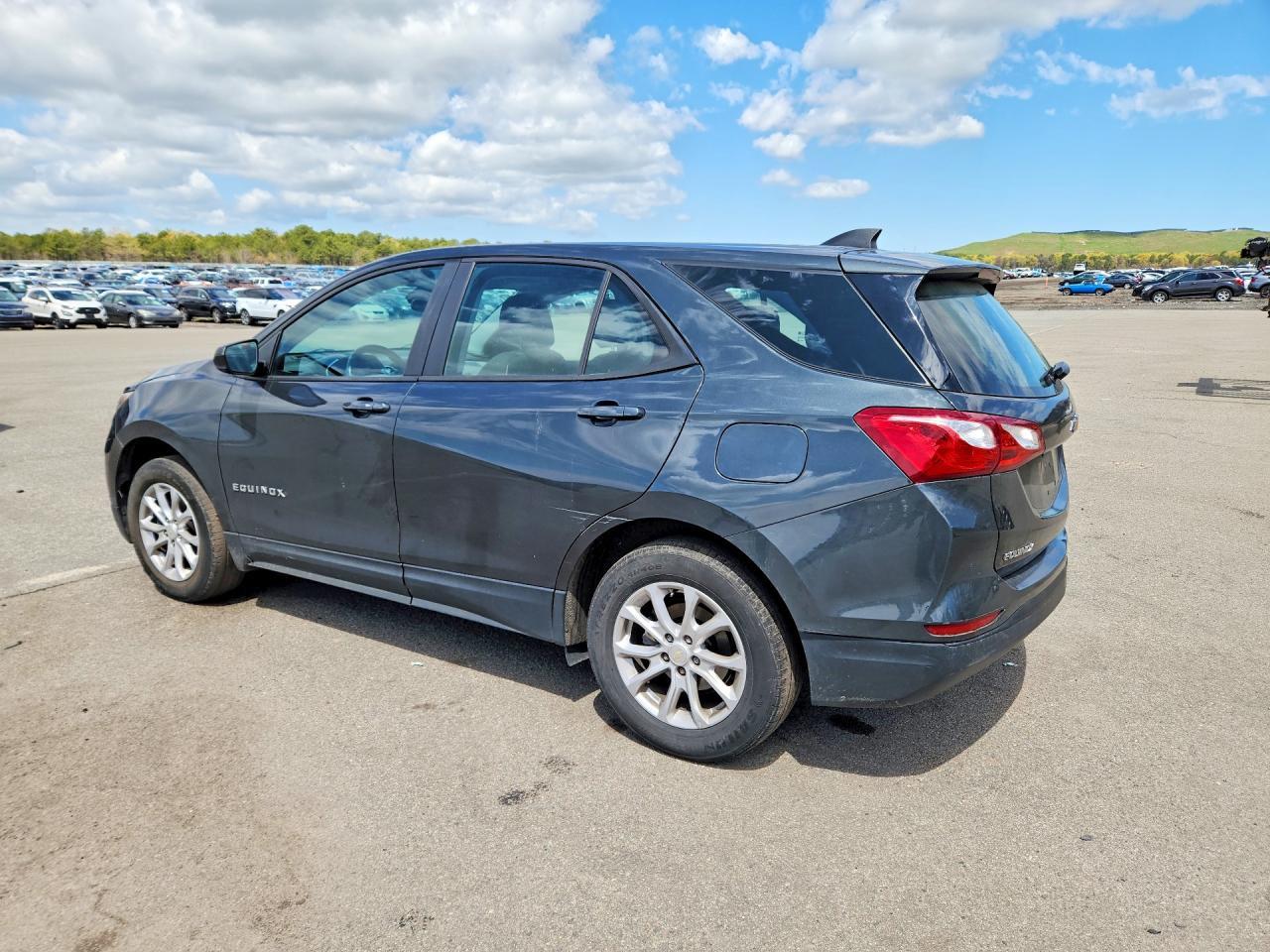 2020 Chevrolet Equinox Ls - Фото 2