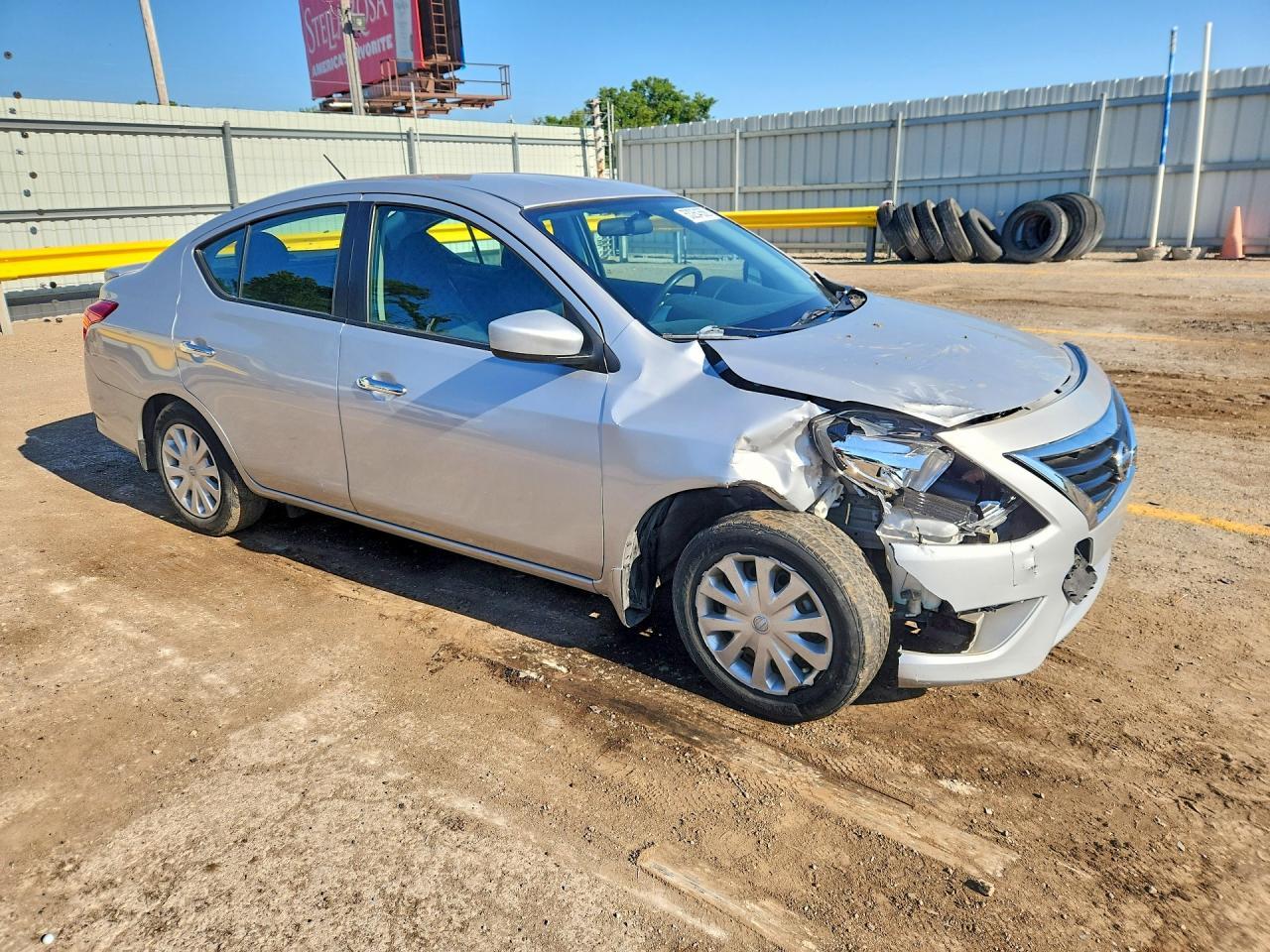 2019 Nissan Versa Sv - Image 4