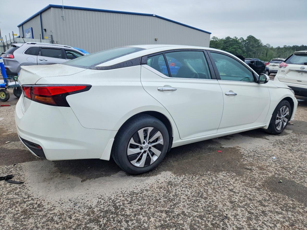 2023 Nissan Altima S - Image 3