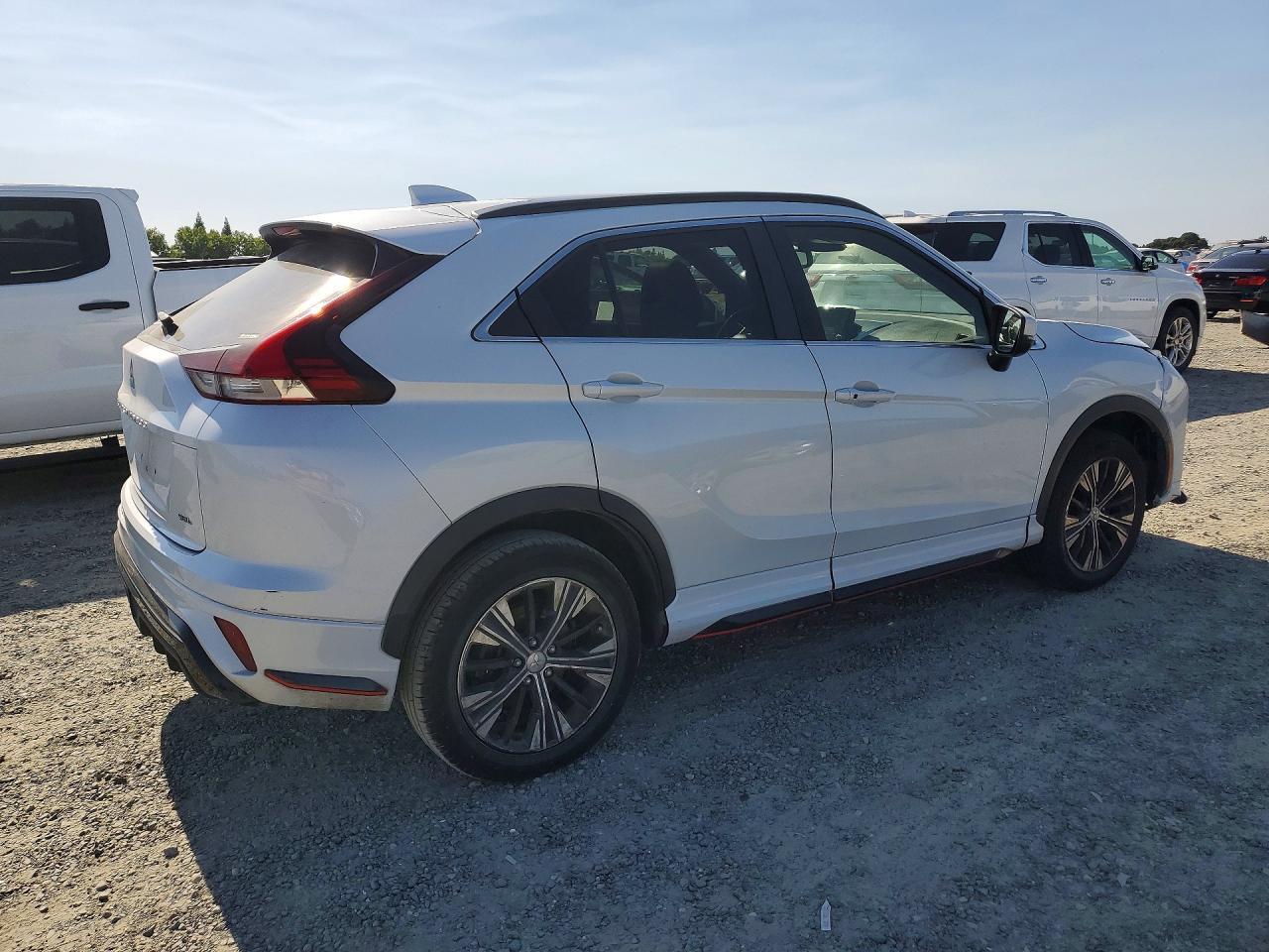 2022 Mitsubishi Eclipse Cross Se - Фото 3