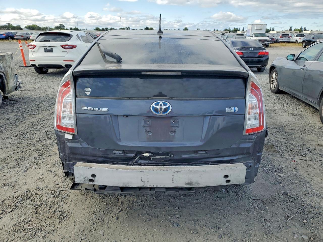 2014 Toyota Prius Three - Image 6