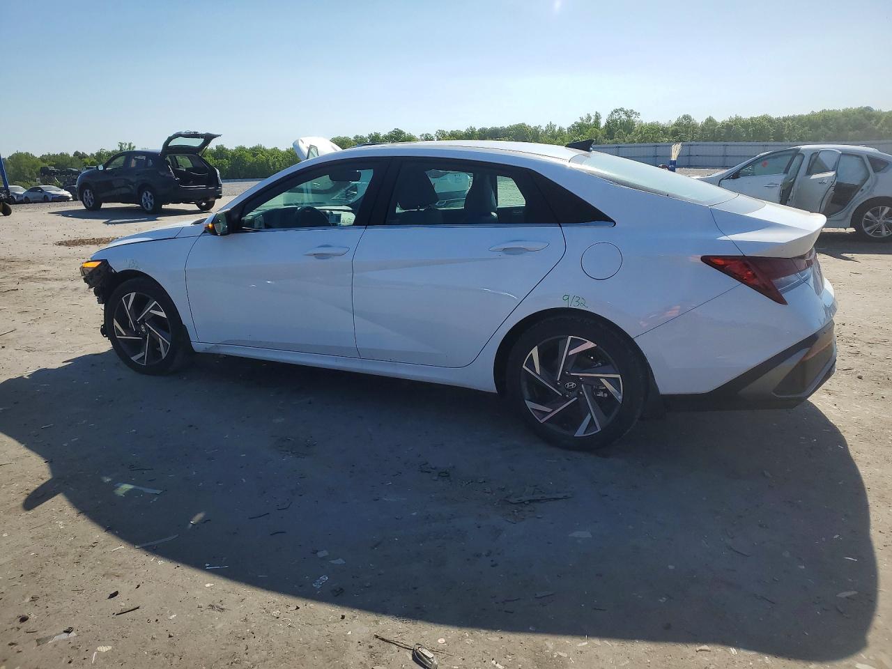 2025 Hyundai Elantra Limited - Фото 2