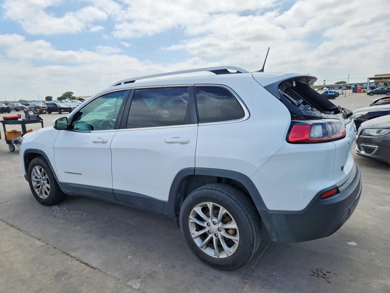 2019 Jeep Cherokee Latitude - Фото 2