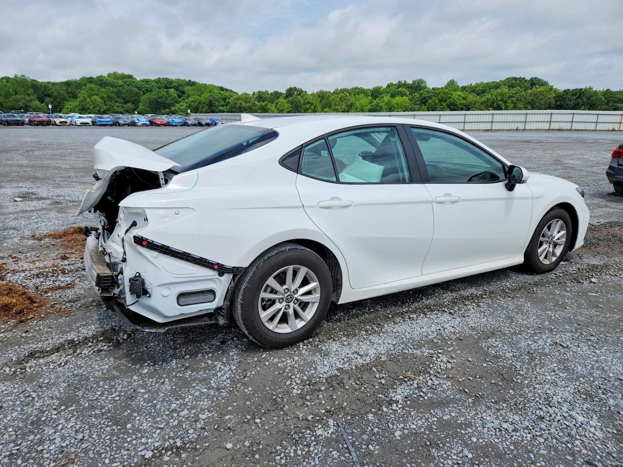 2025 Toyota Camry Le - Фото 3