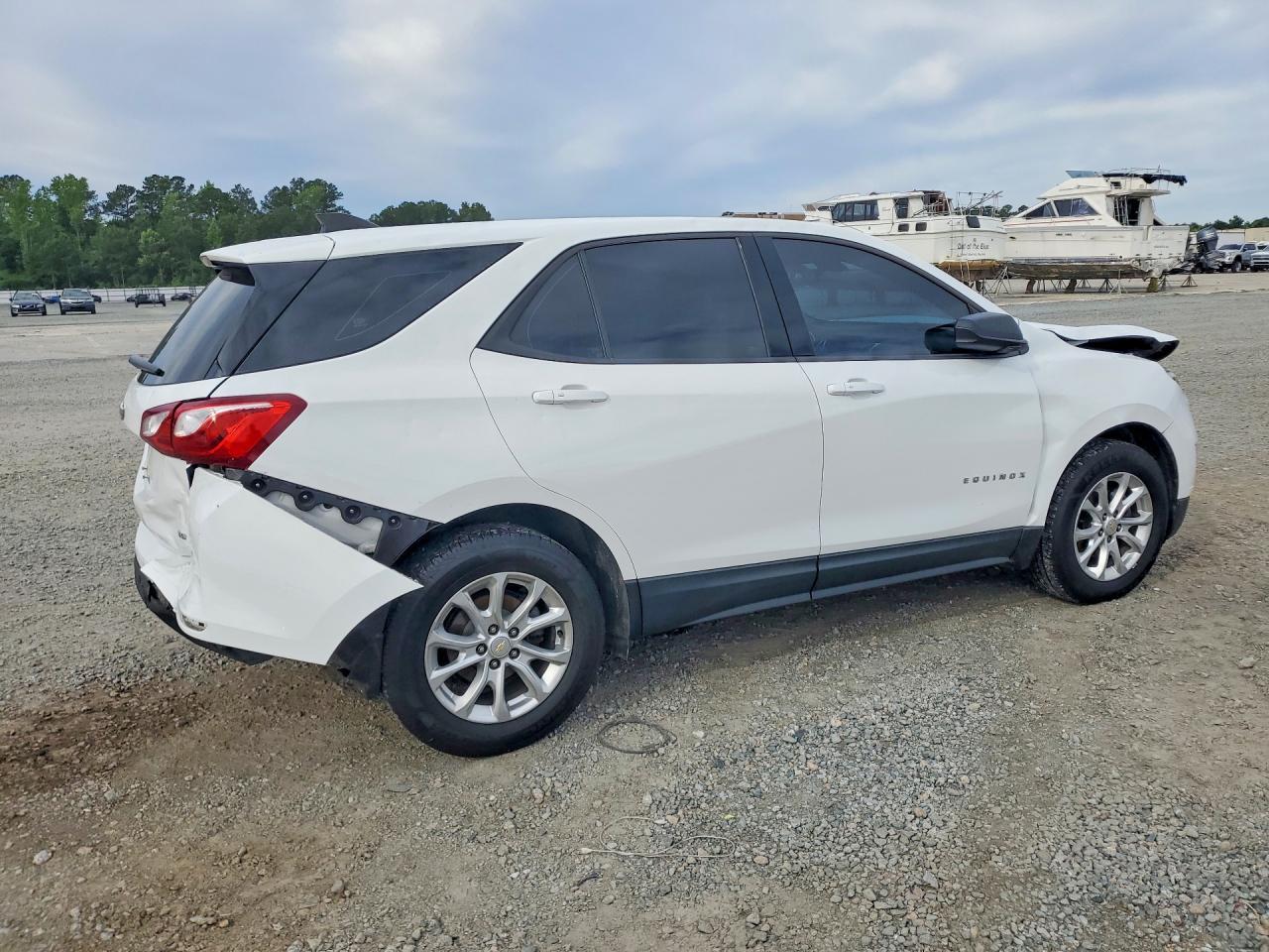 2019 Chevrolet Equinox Ls - Image 3