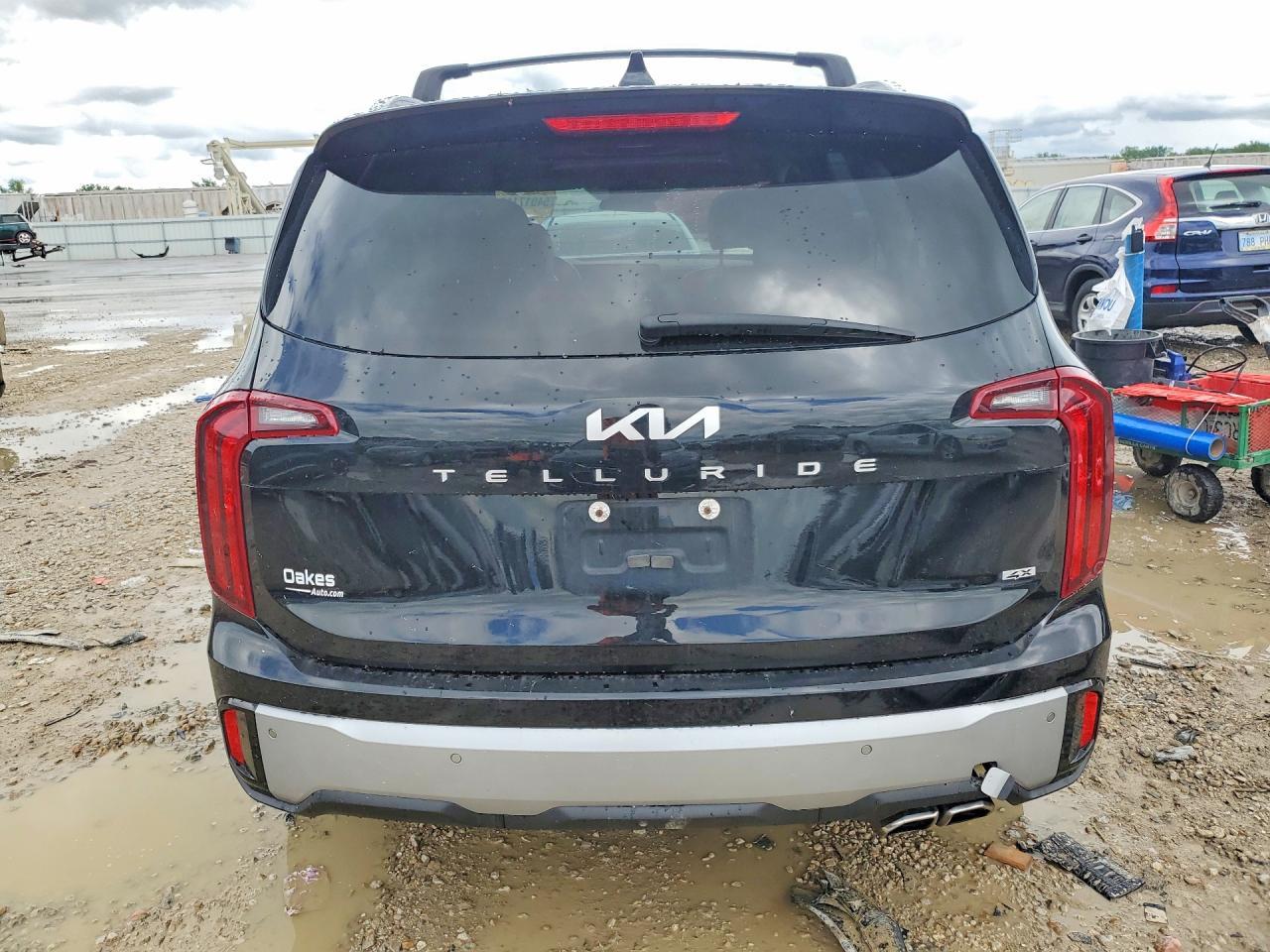2023 Kia Telluride S - Image 6