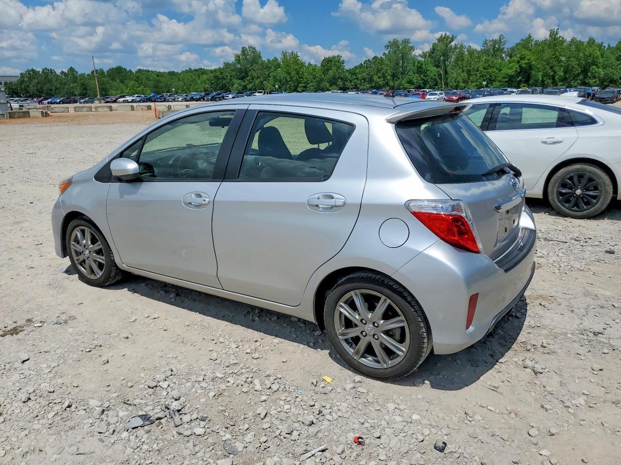 2014 Toyota Yaris 3D - Фото 2