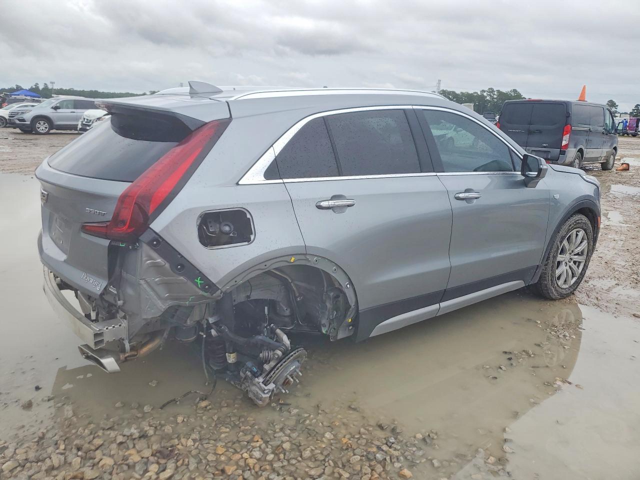 2023 Cadillac Xt4 Premium Luxury - Image 3