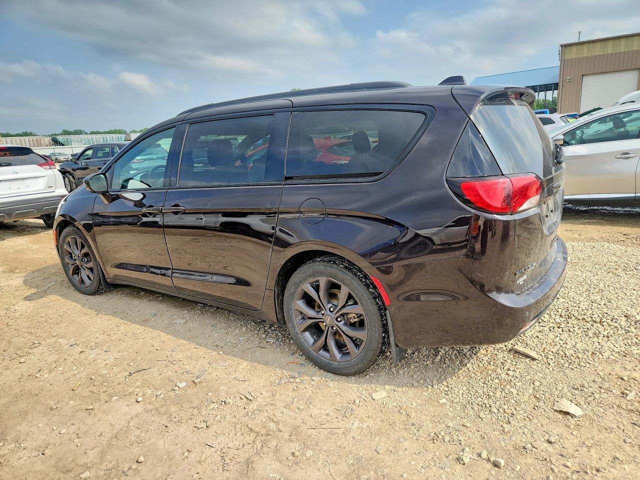 2019 Chrysler Pacifica Touring Plus - Фото 2