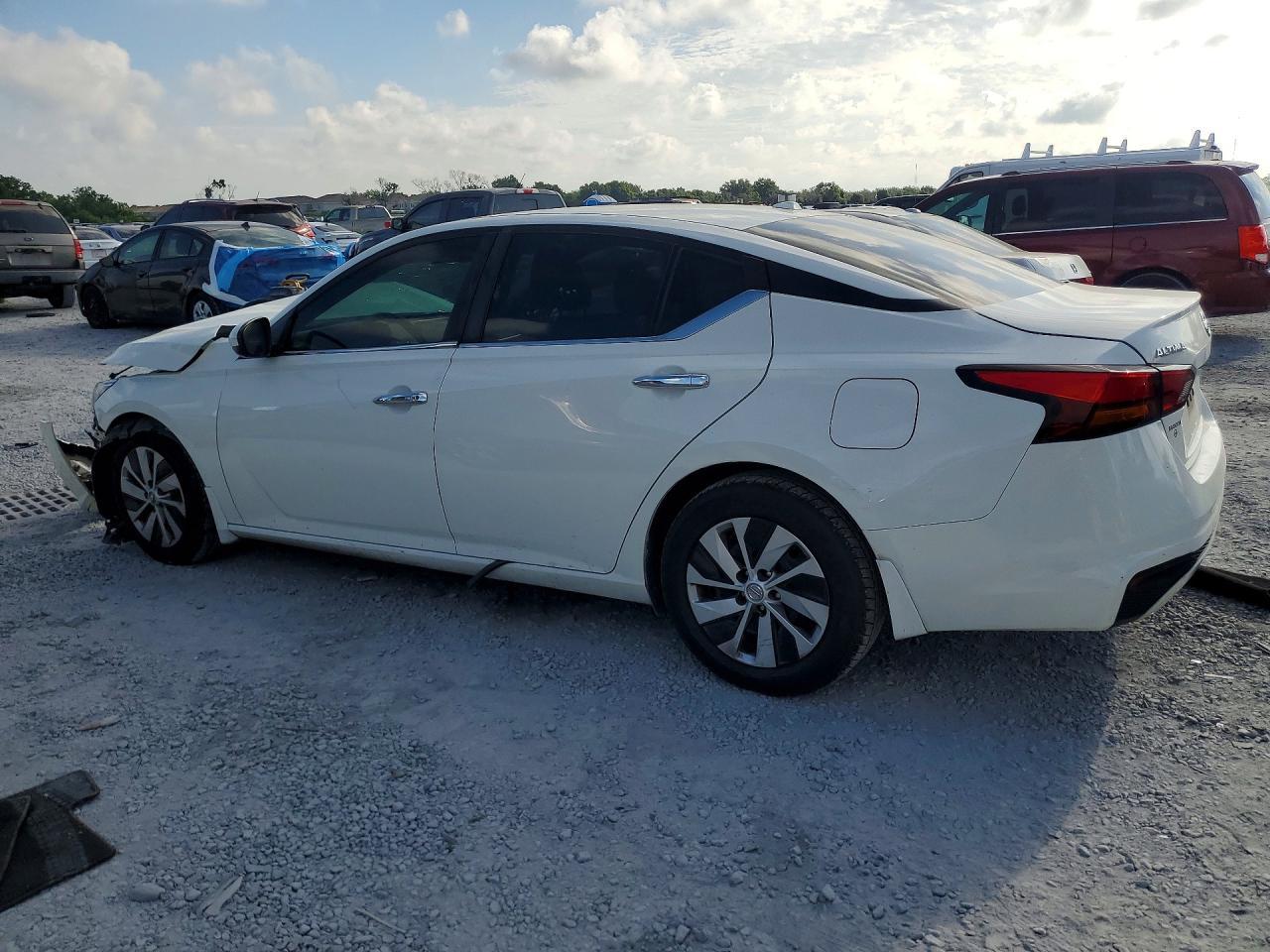 2020 Nissan Altima S - Image 2