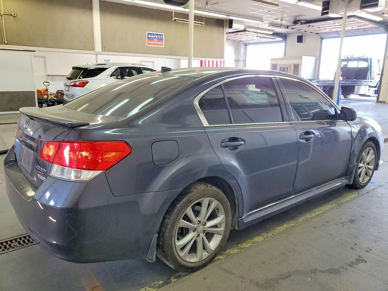 2013 Subaru Legacy 2.5I Premium - Фото 3
