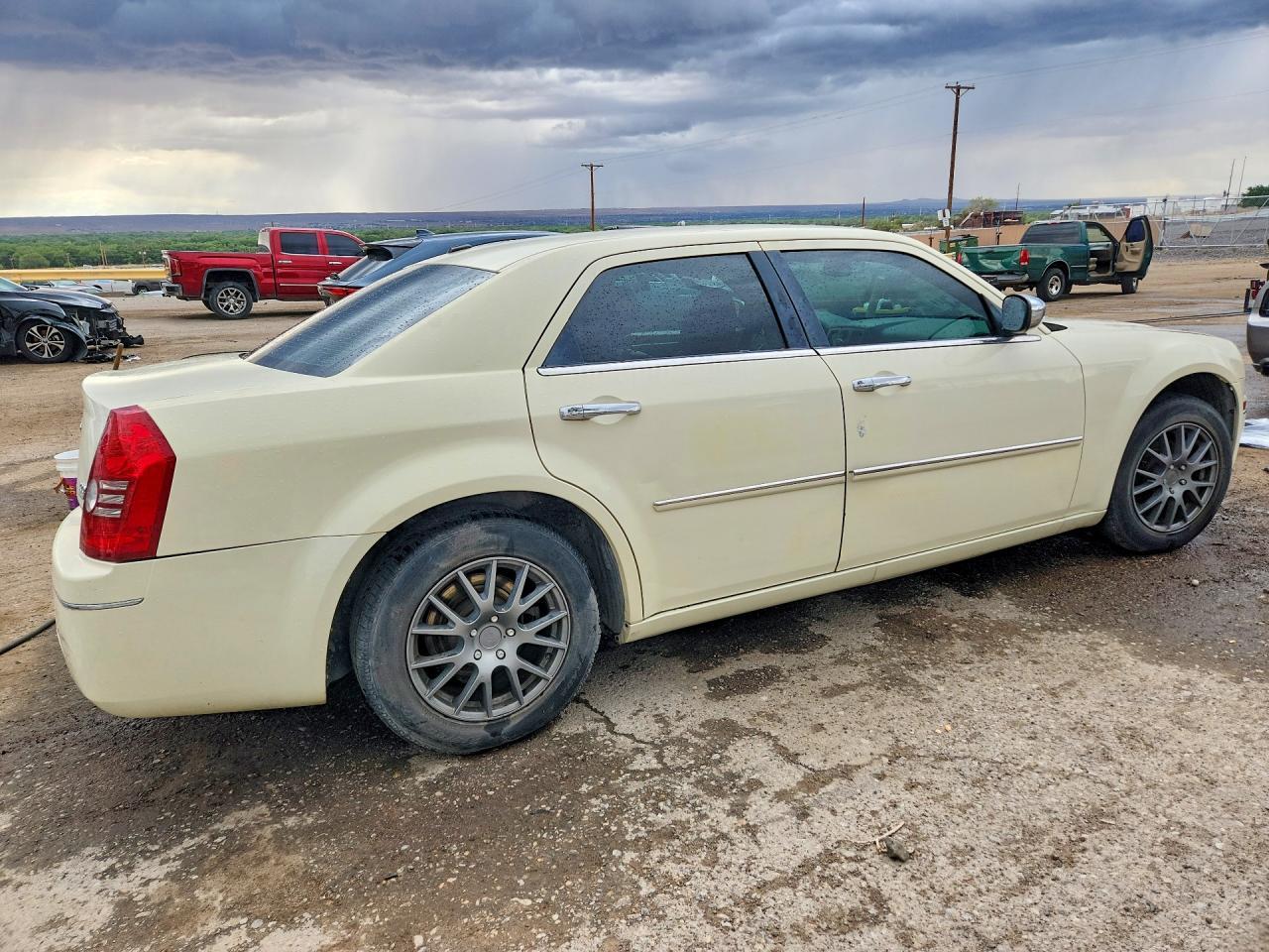 2010 Chrysler 300 Touring - Image 3