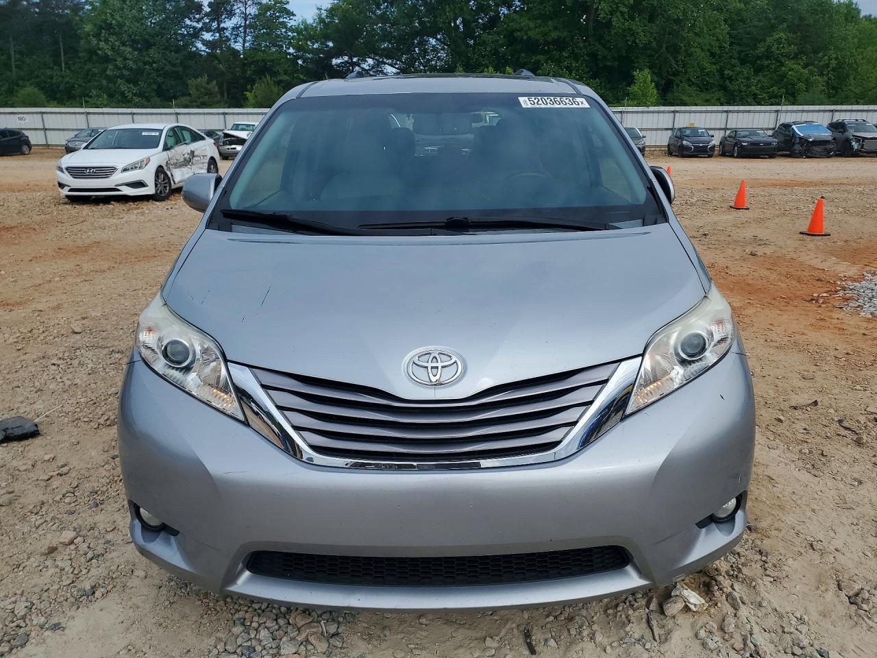 2015 Toyota Sienna Xle 8-Passenger - Image 5