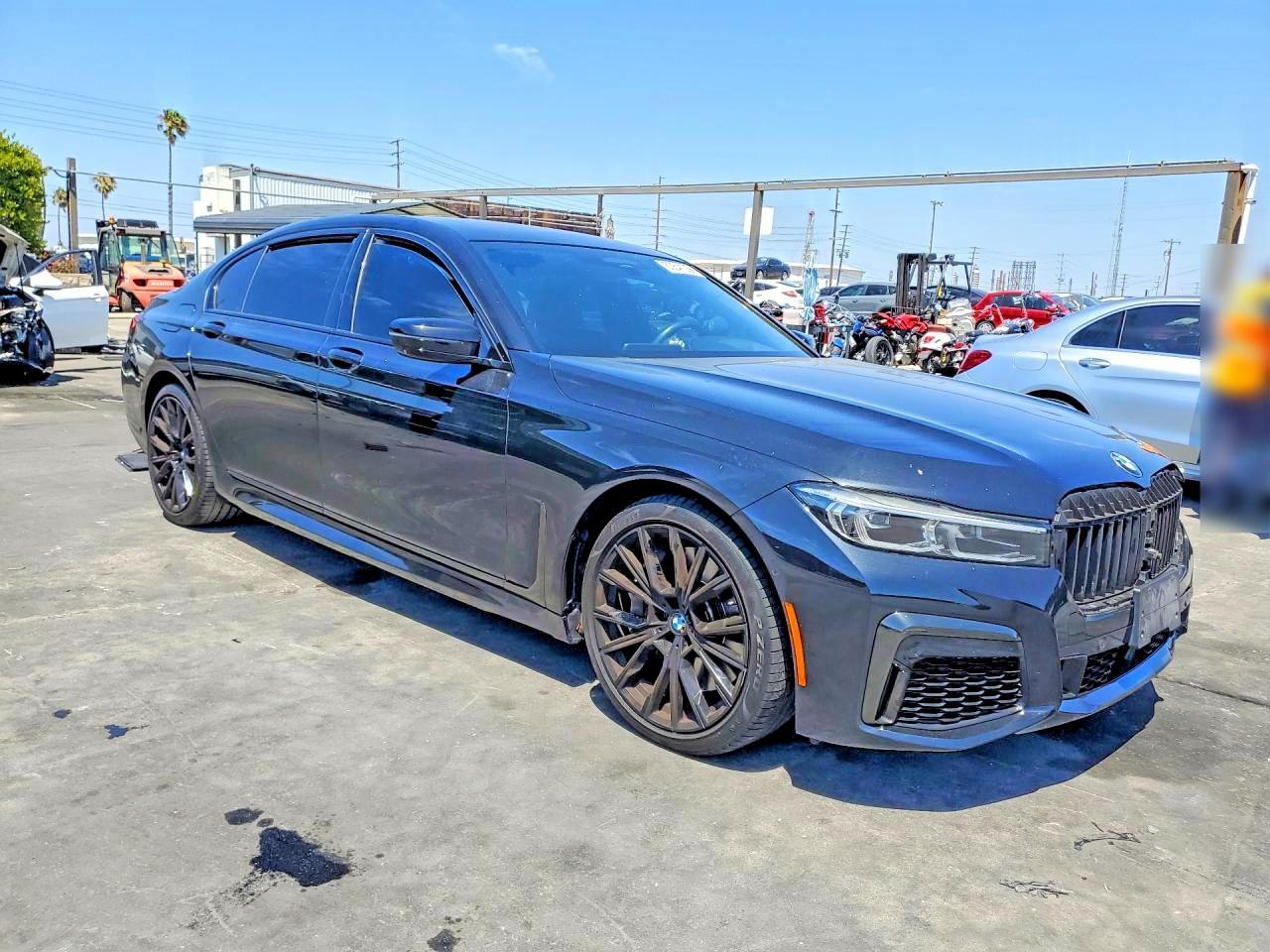 2021 BMW 750 Xi - Фото 4