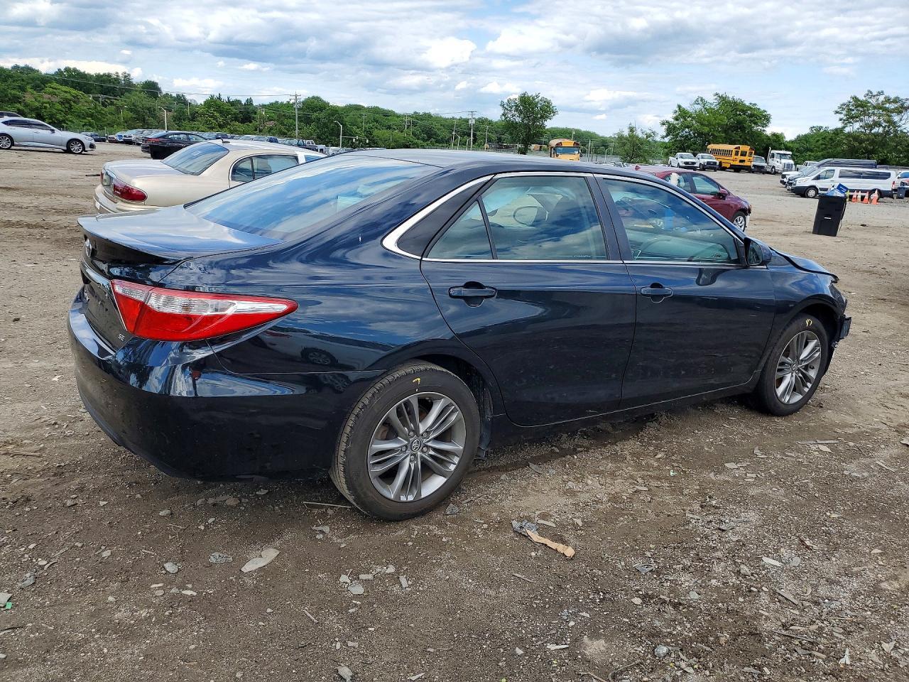 2017 Toyota Camry Se - Фото 3