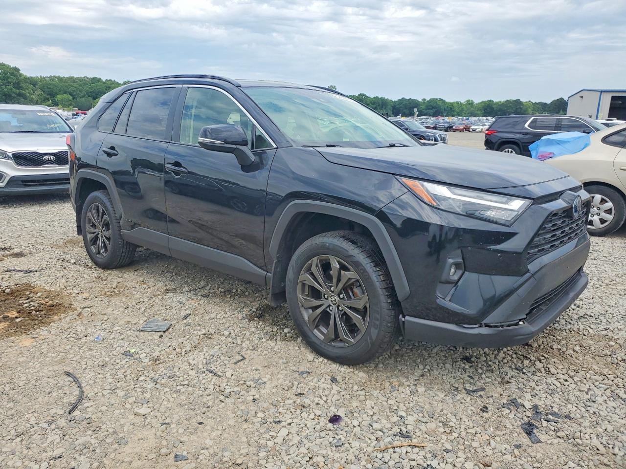 2022 Toyota Rav4 Xle Premium - Image 4